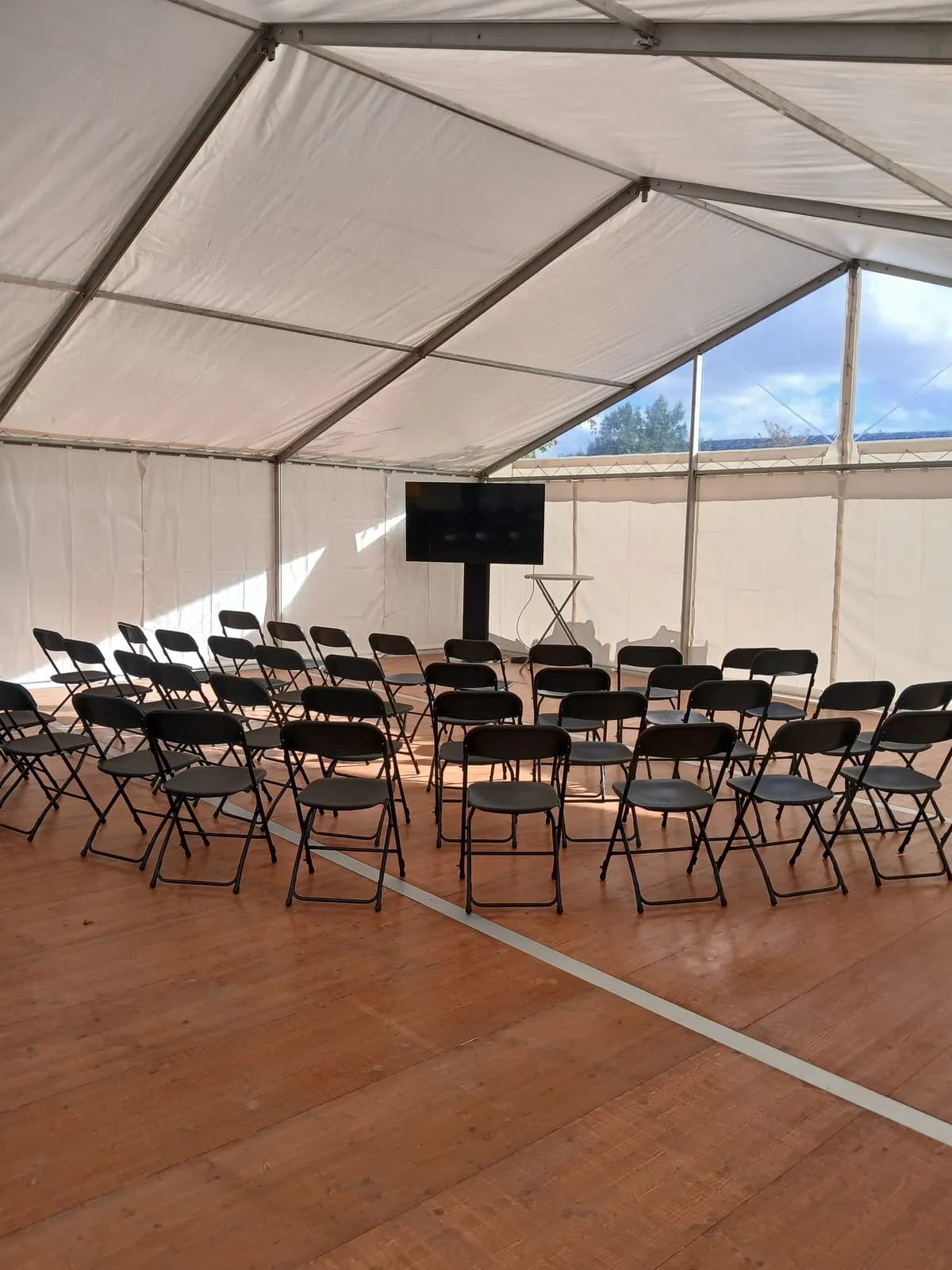 location de tv et mobilier pour professionnel à Nantes