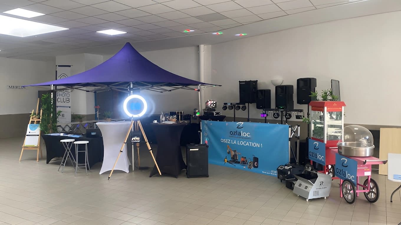 Stand événementiel dans l'agence : tente, photobooth et enceintes