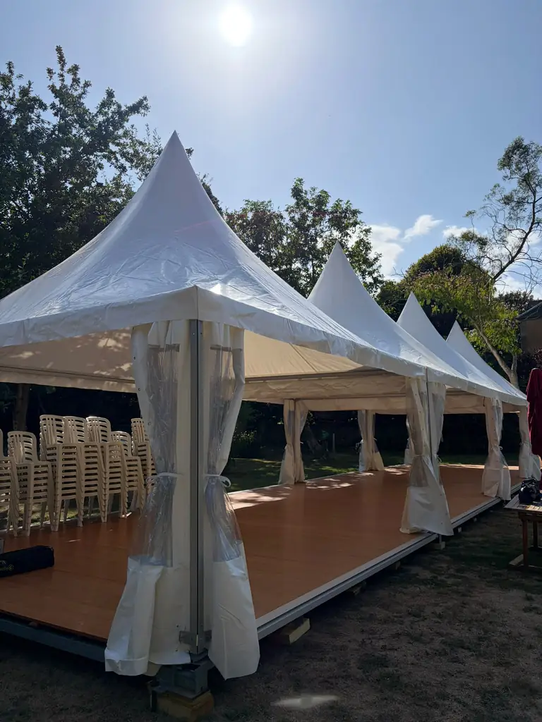 location chapiteau avec parquet mariage .jpg location chapiteau avec parquet mariage .jpg
